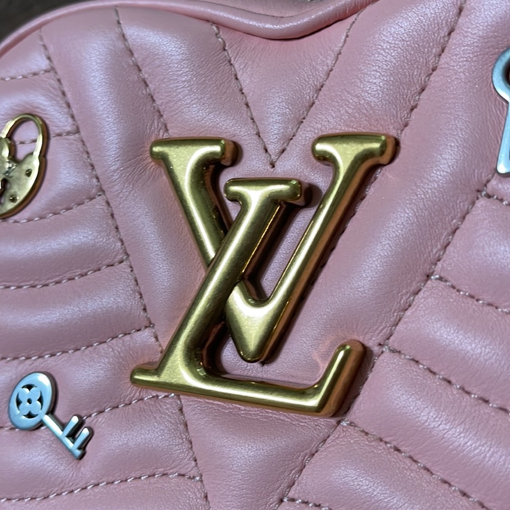 Louis Vuitton New Wave Limited Edition Love Lock Heart Pink Bag💕 - Picture 2 of 16